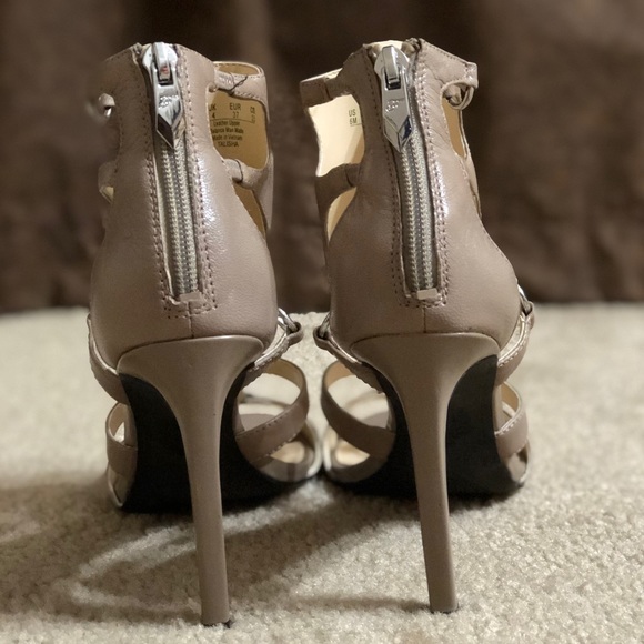 Strap Leather Pump - Picture 2 of 5